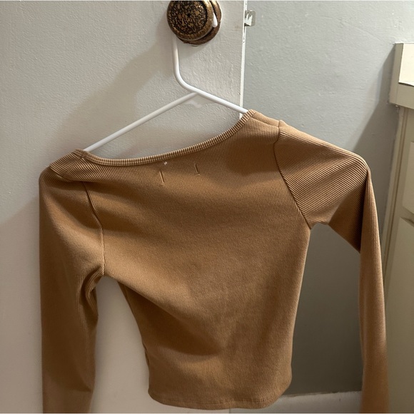 brown hollister long sleeve - Picture 3 of 3